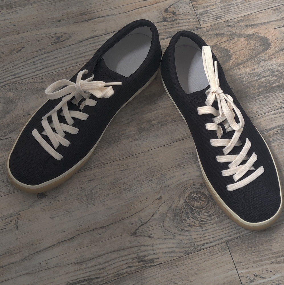 ๐ Rothy's The Lace Up Sneaker Black and Cream Sneakers - Picture 5 of 5
